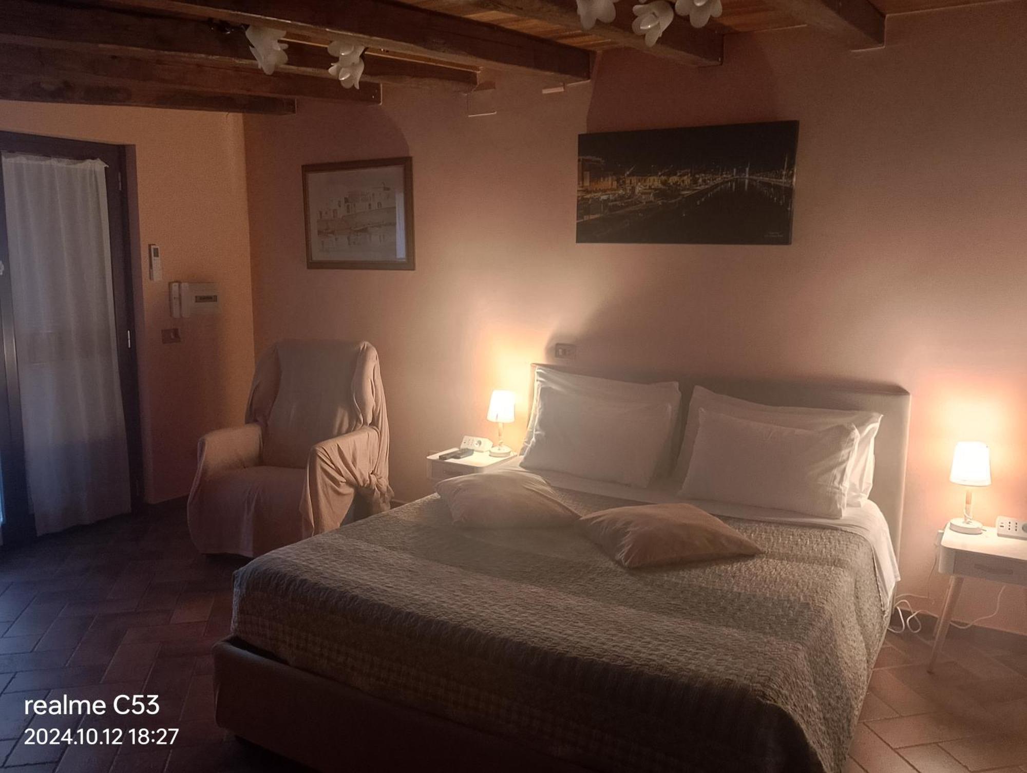 Suite Felix Fiumicino Bagian luar foto